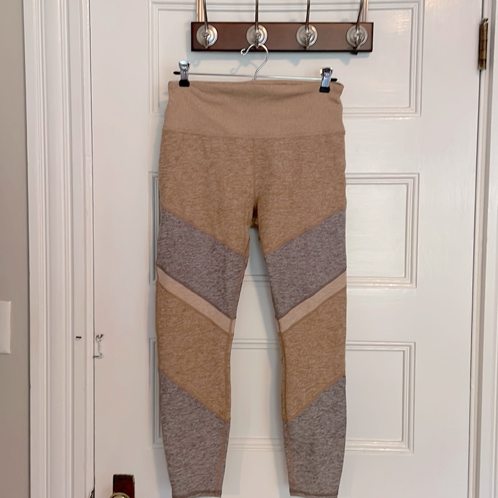 Women's Grey and Tan Leggings - Alo Yoga - size large
